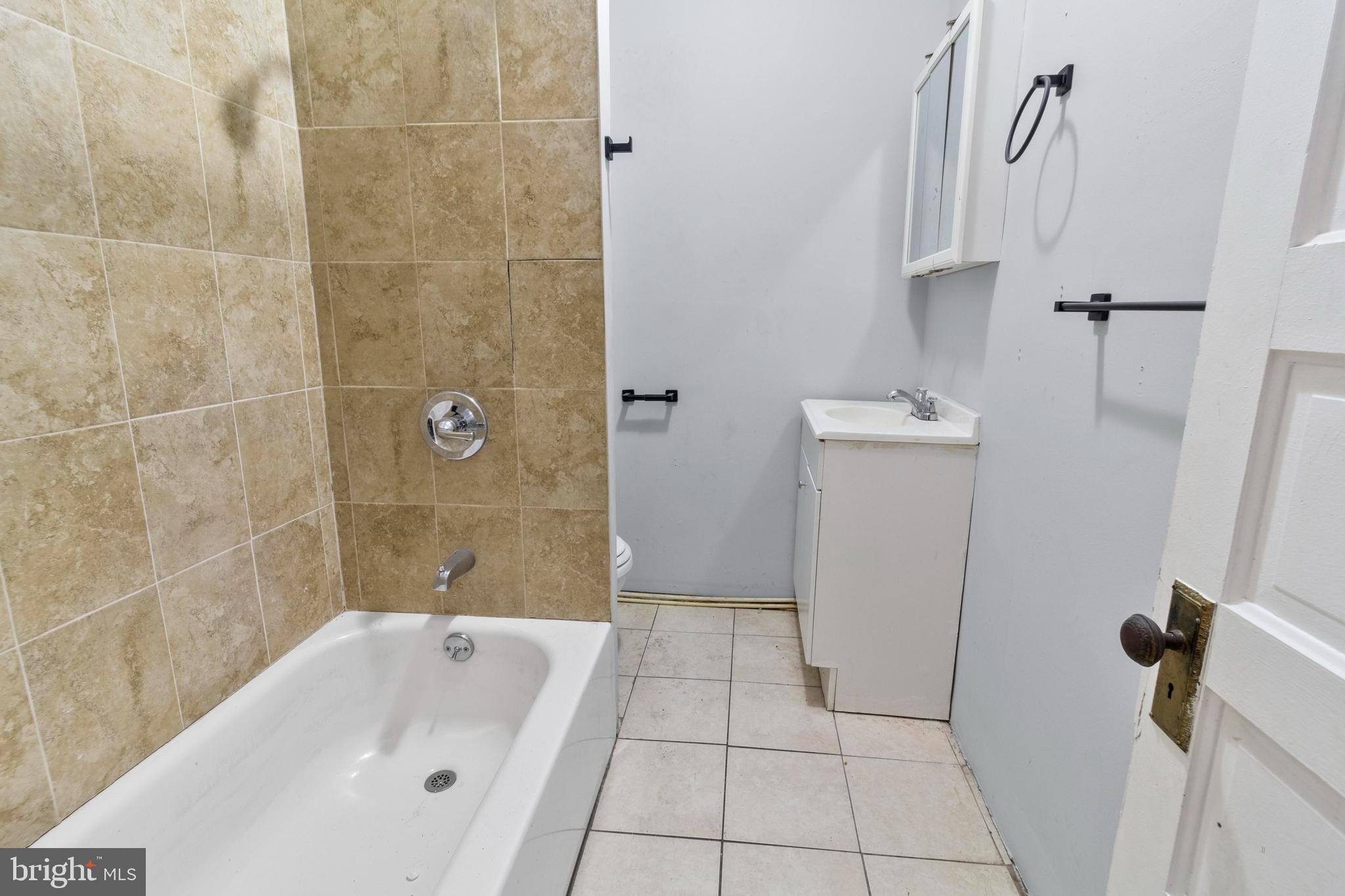 3814 W GARRISON AVENUE