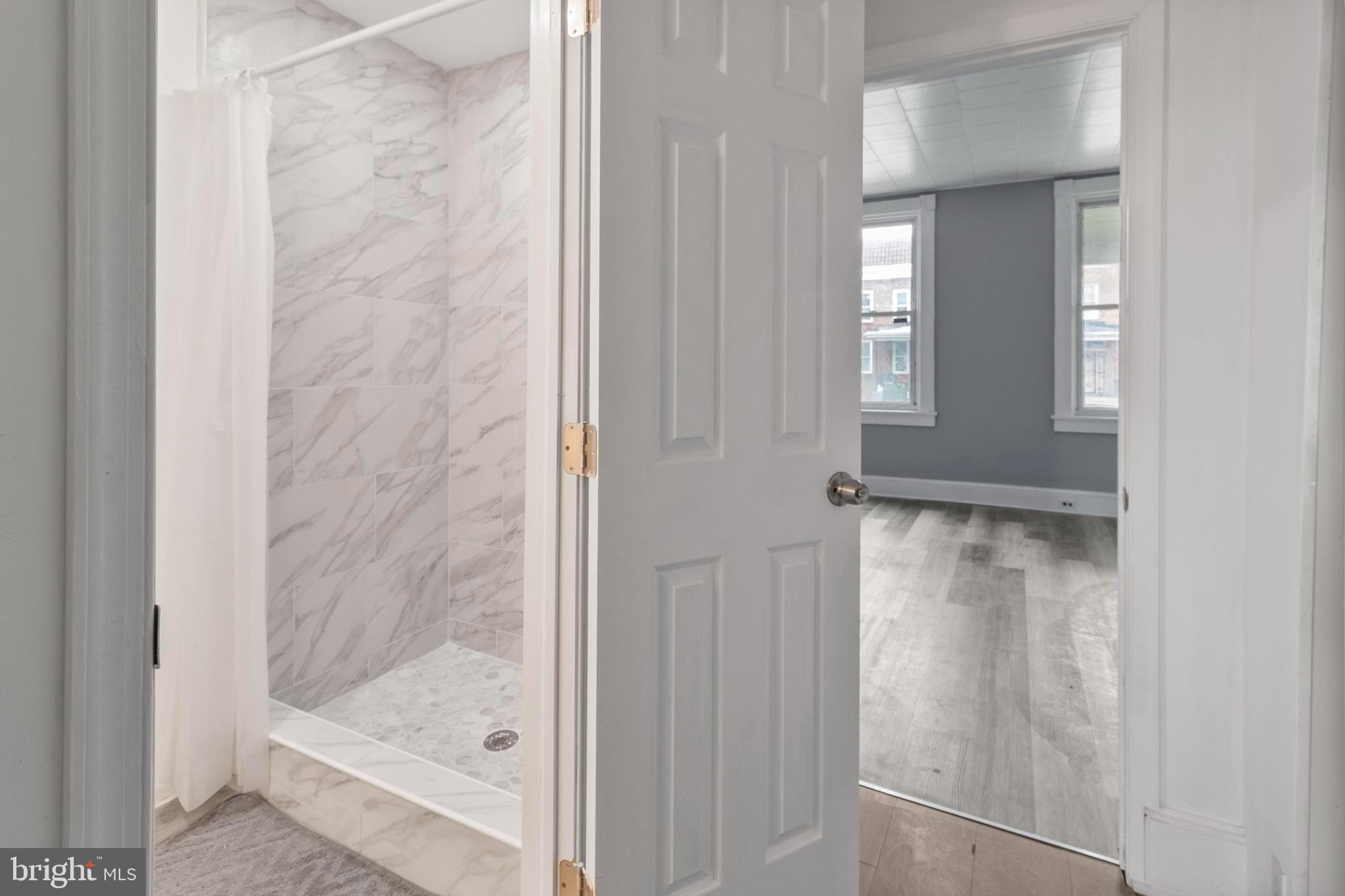 3814 W GARRISON AVENUE