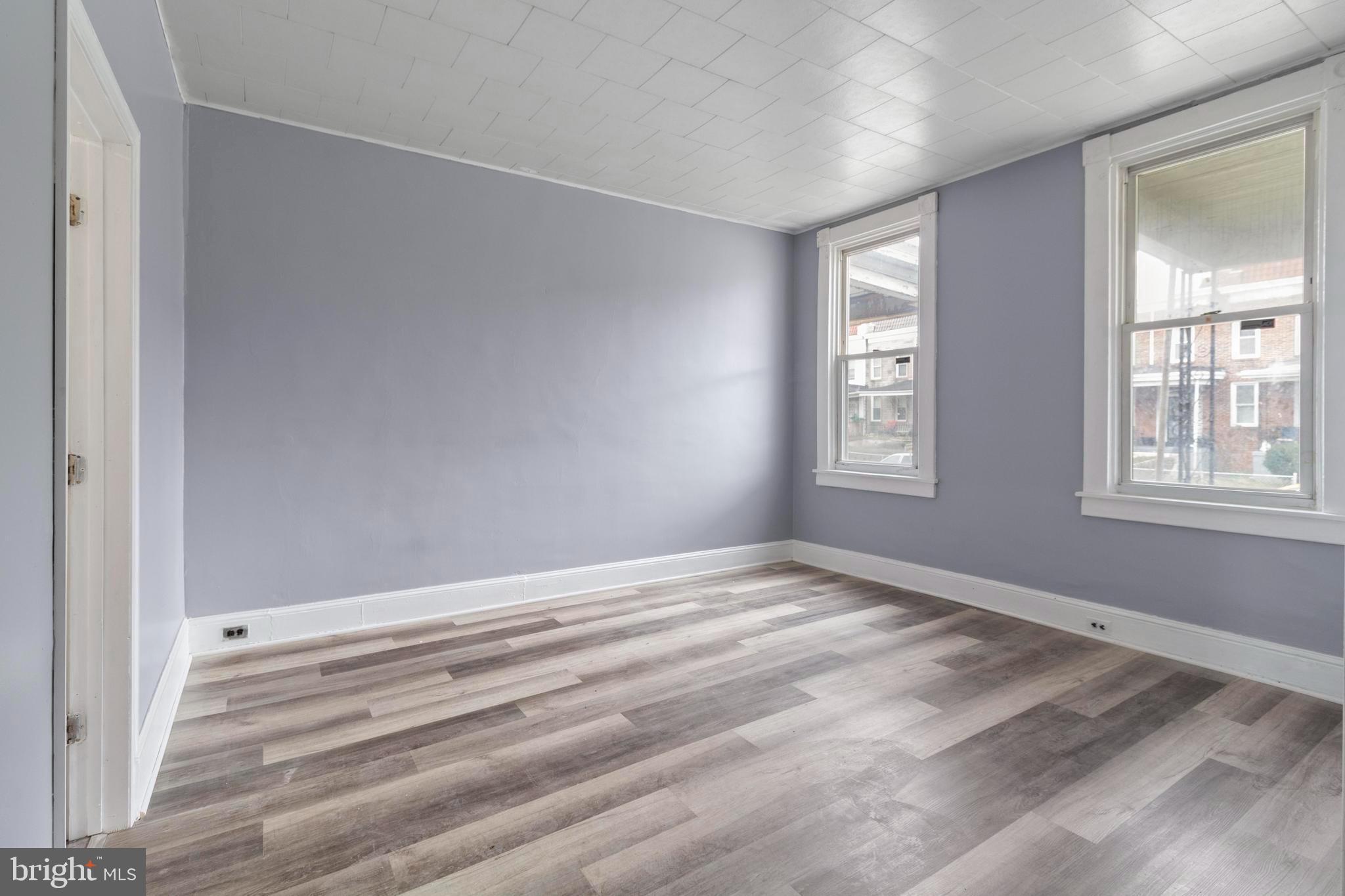 3814 W GARRISON AVENUE