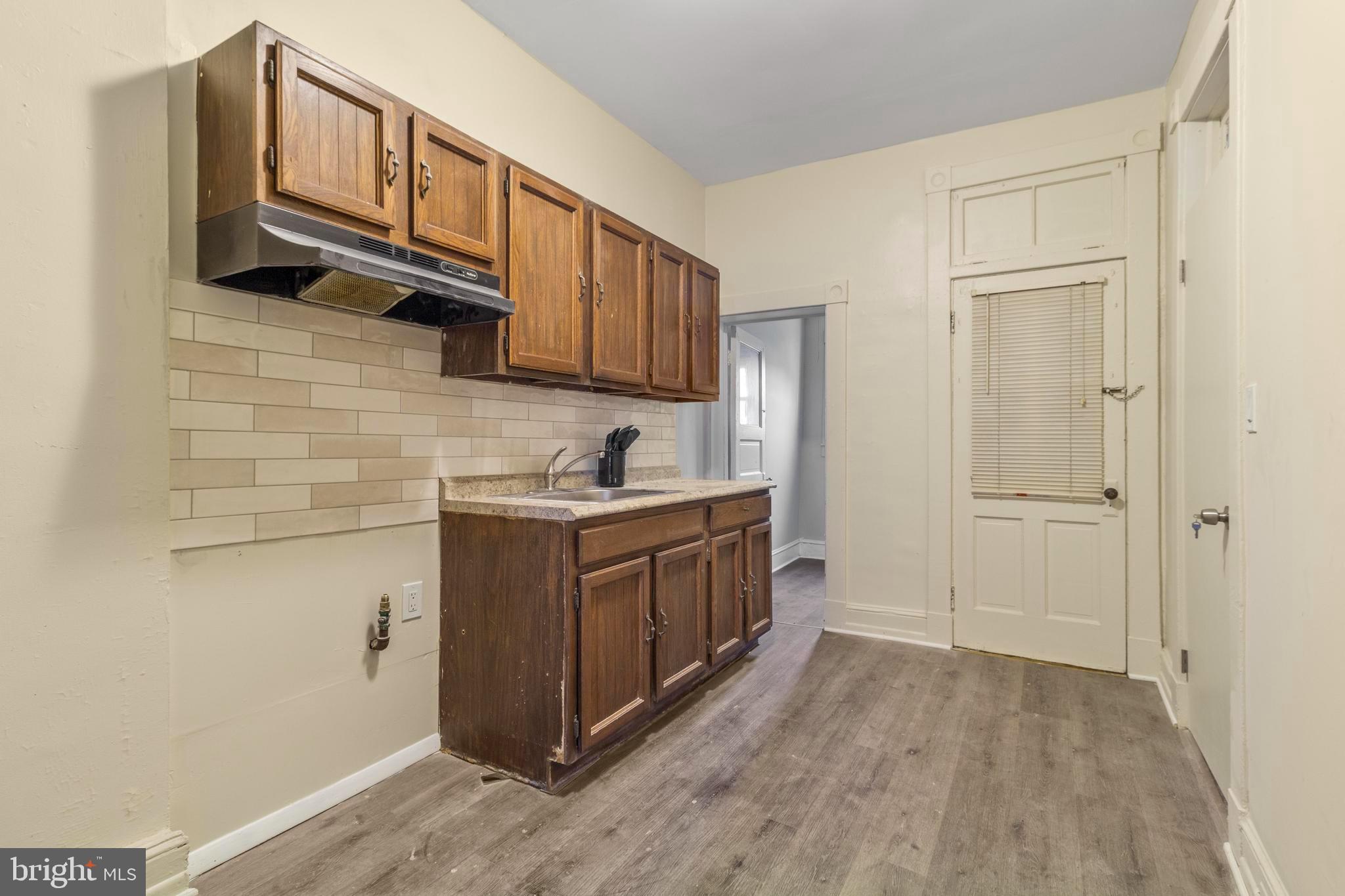 3814 W GARRISON AVENUE