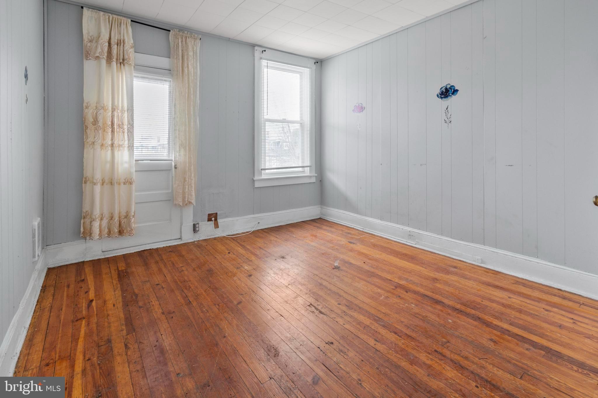 3814 W GARRISON AVENUE