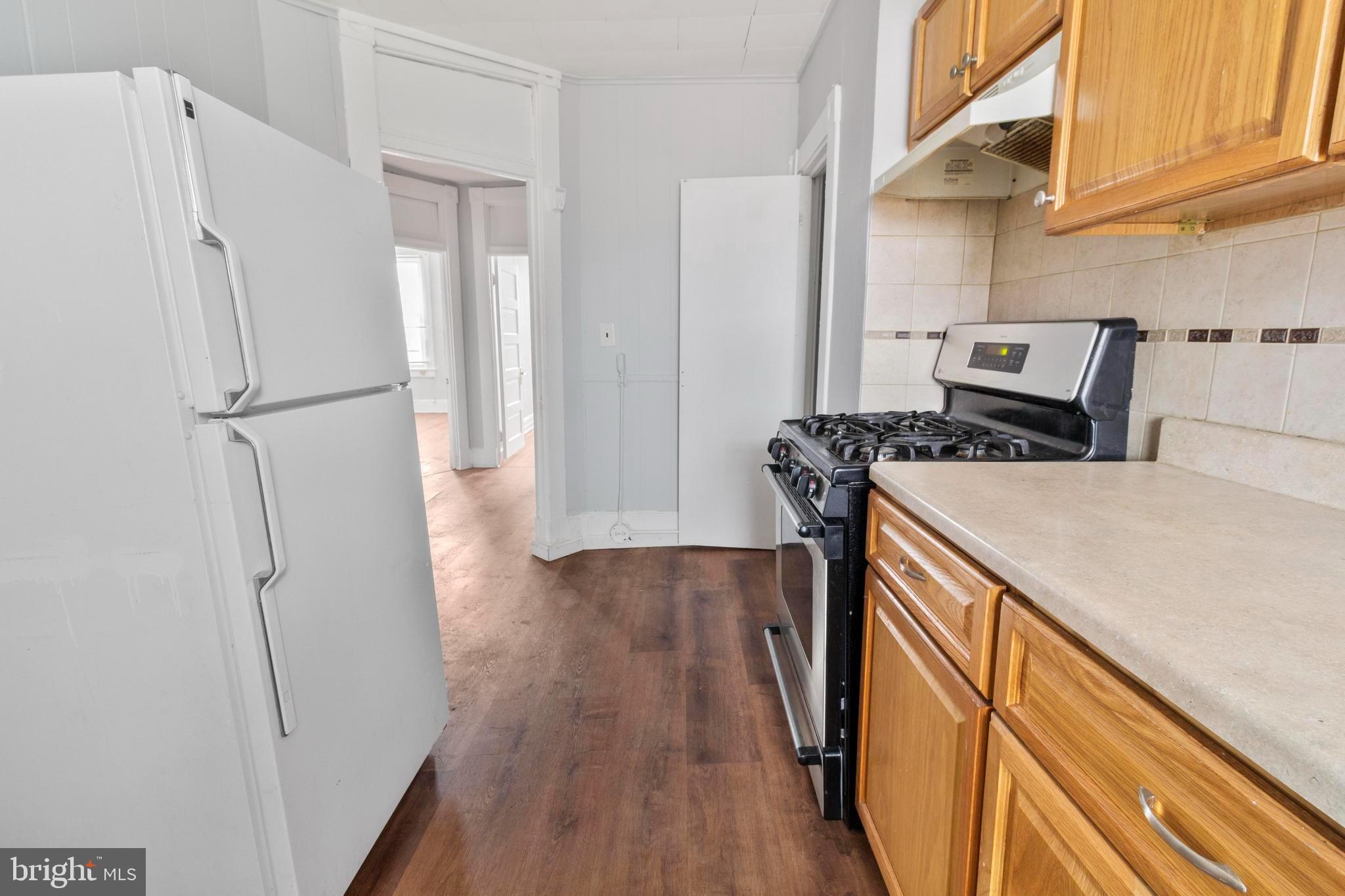 3814 W GARRISON AVENUE