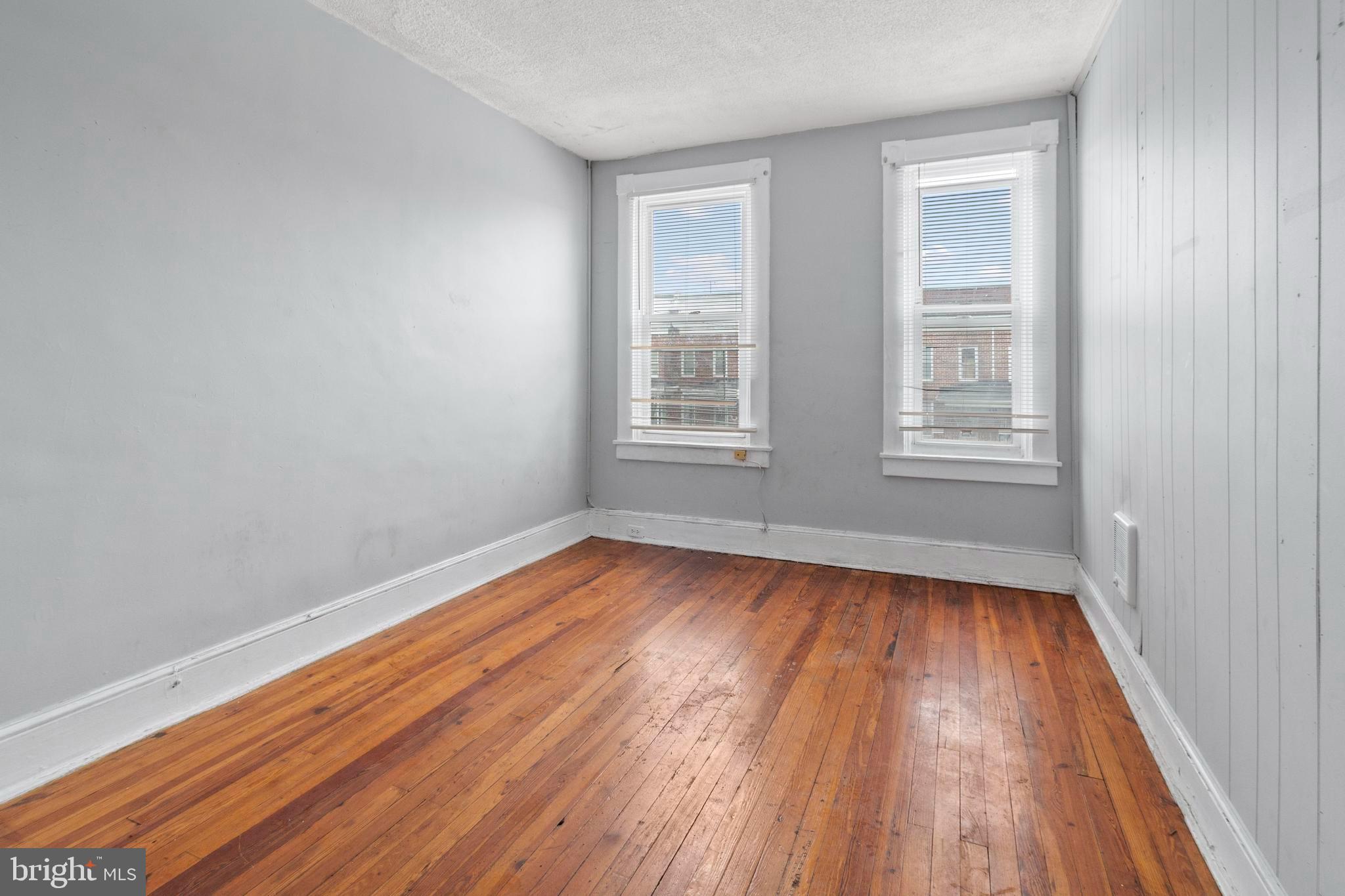 3814 W GARRISON AVENUE