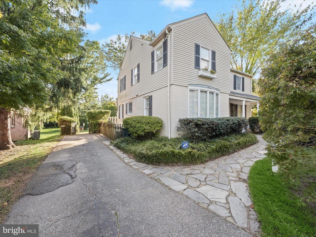 117 W LAKE AVENUE