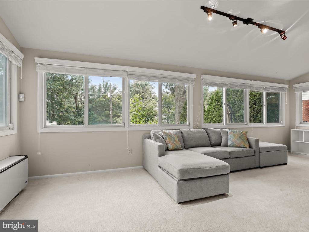 117 W LAKE AVENUE