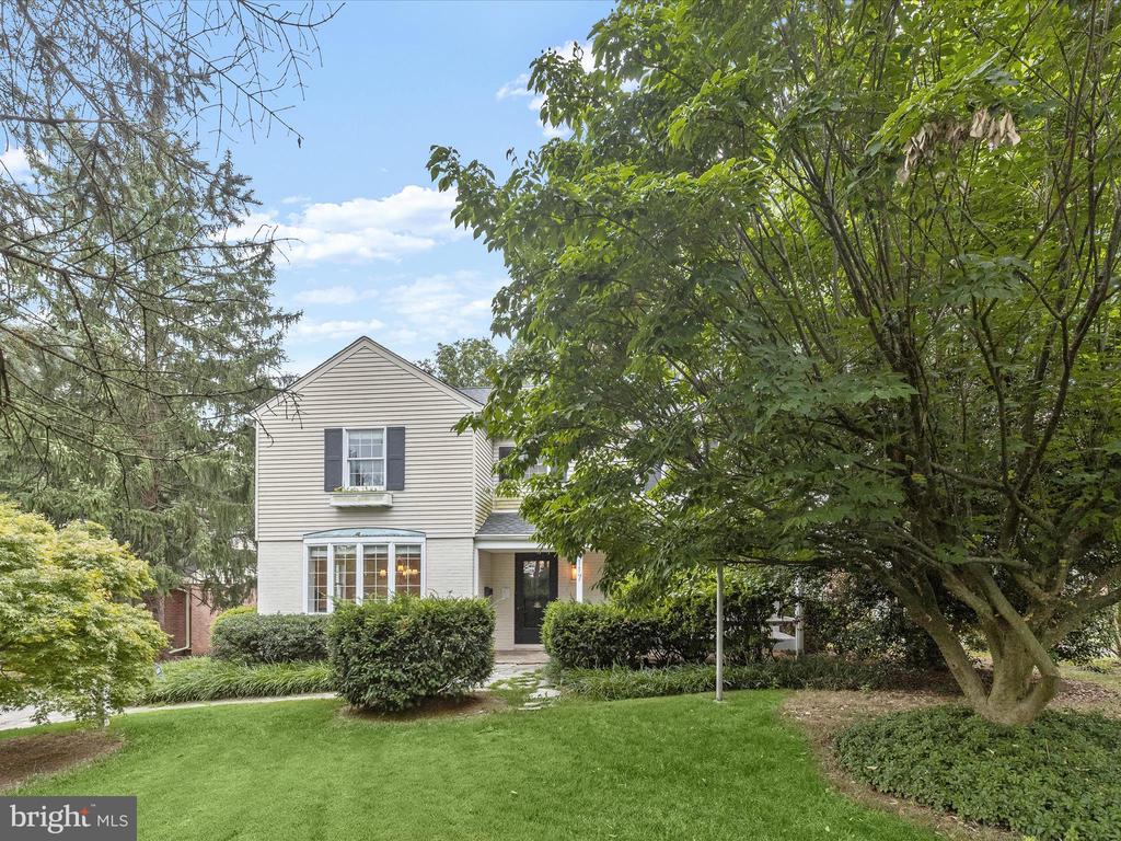 117 W LAKE AVENUE