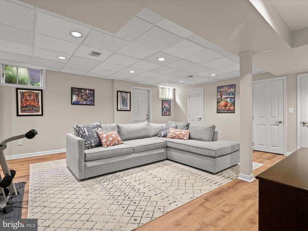 117 W LAKE AVENUE
