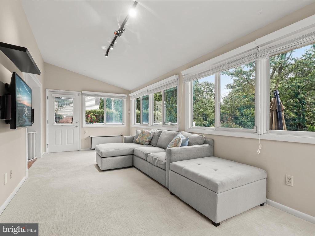 117 W LAKE AVENUE