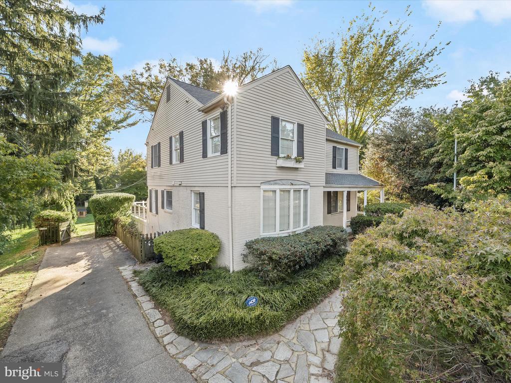 117 W LAKE AVENUE