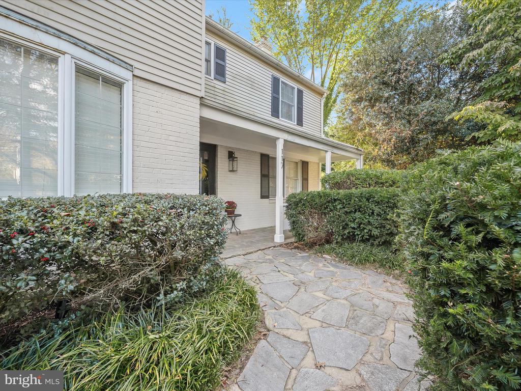 117 W LAKE AVENUE