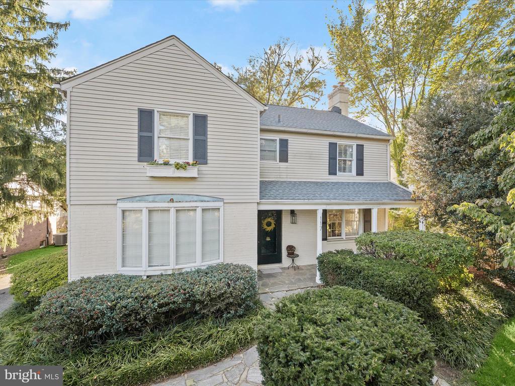 117 W LAKE AVENUE