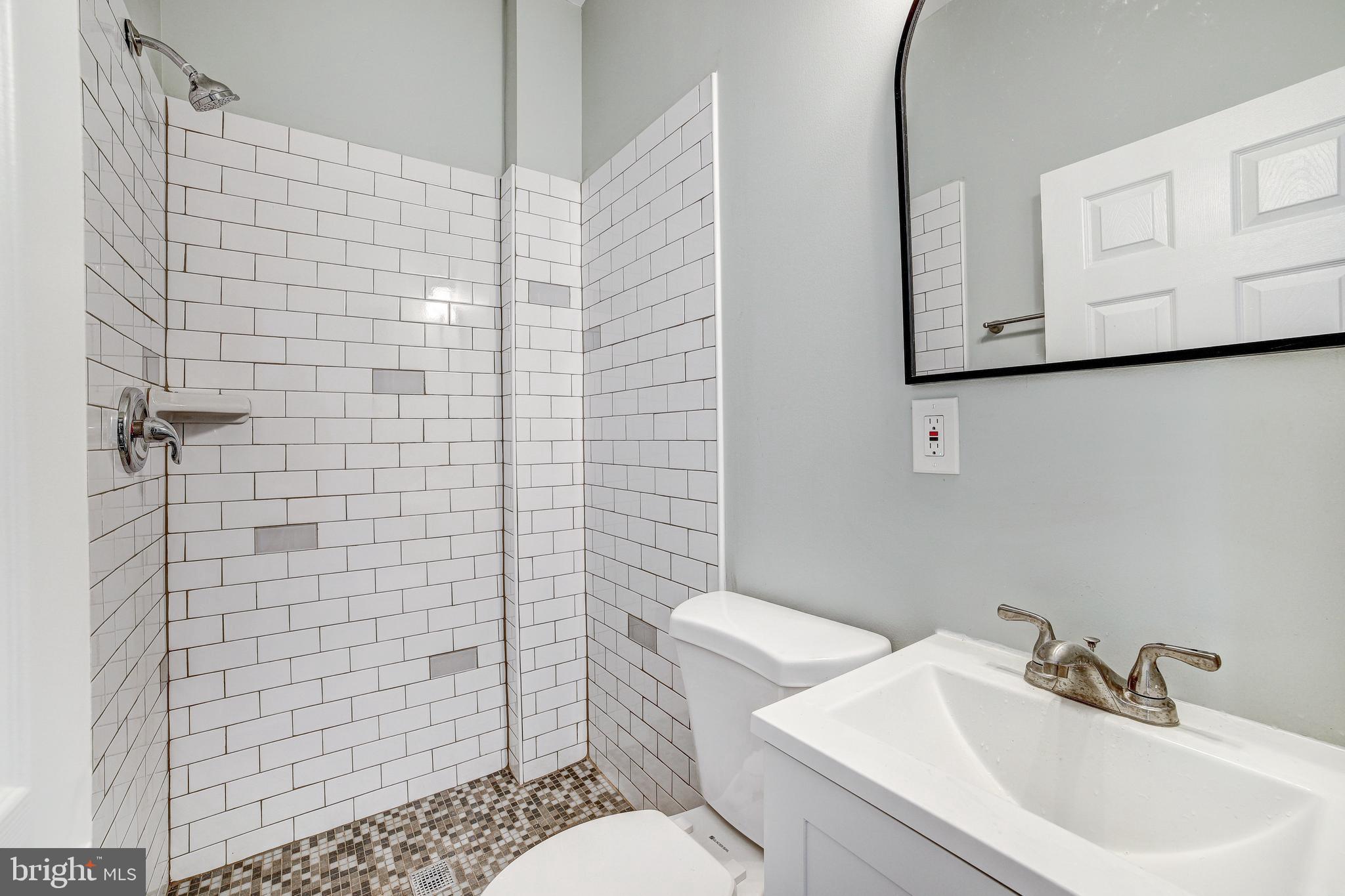 1805 N MONROE STREET N