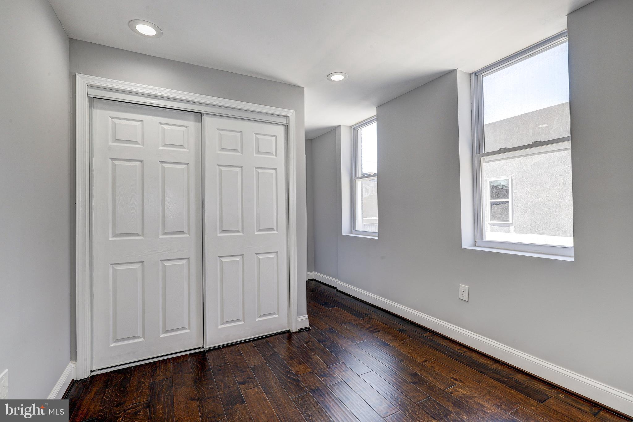 2107 E MADISON STREET