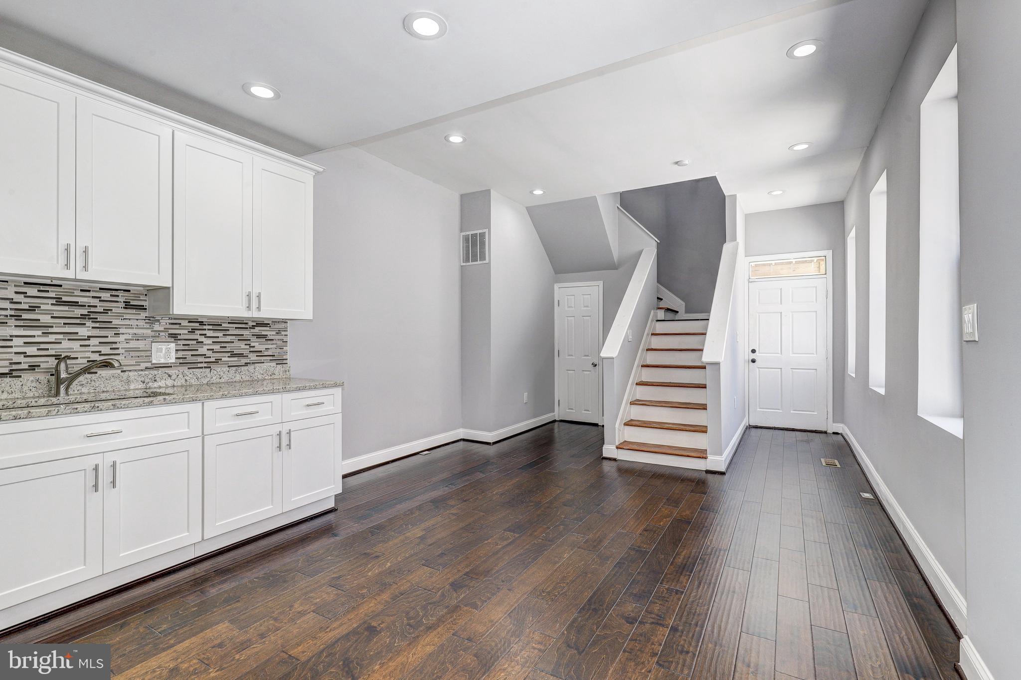 2107 E MADISON STREET