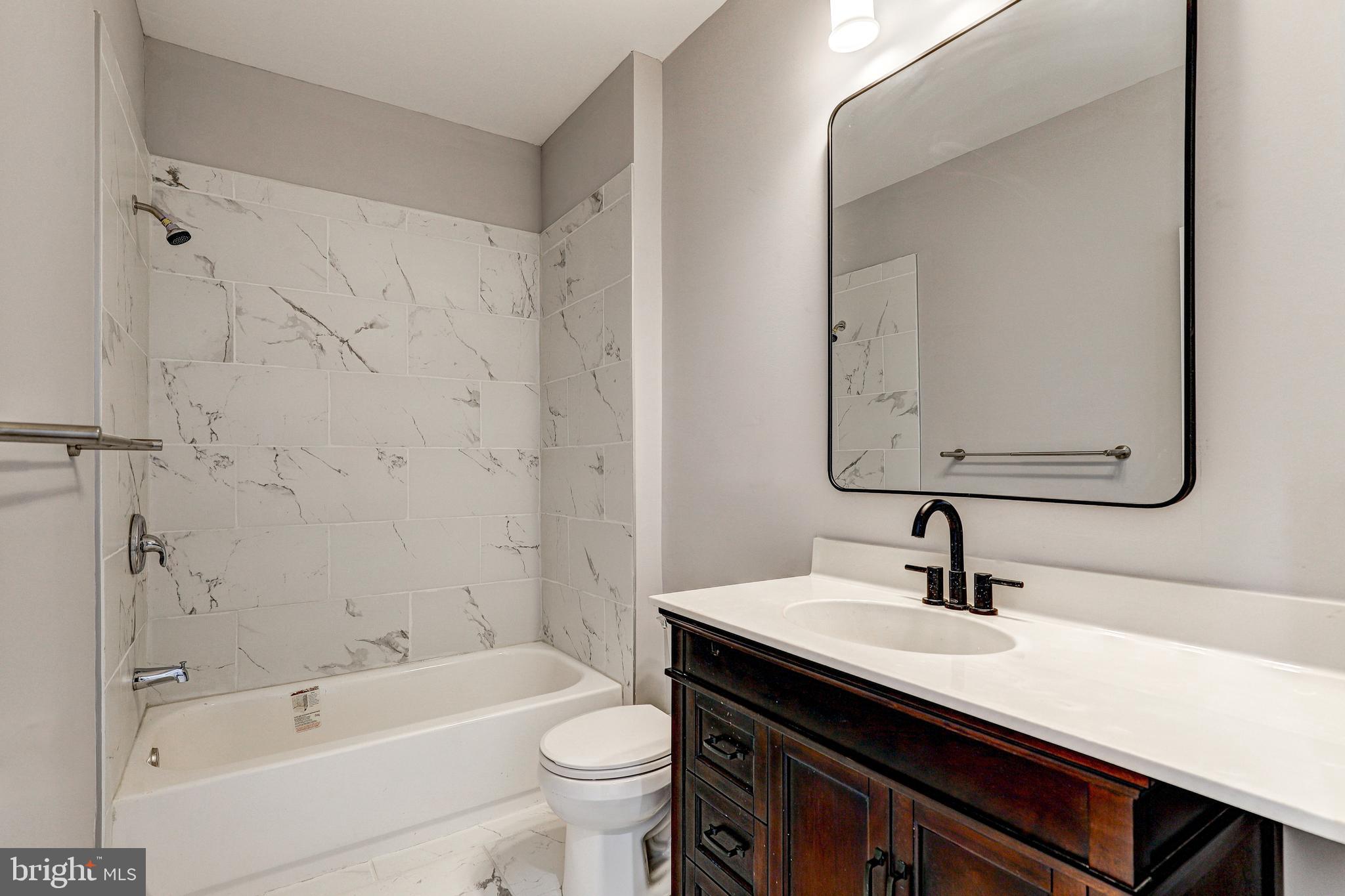 2107 E MADISON STREET