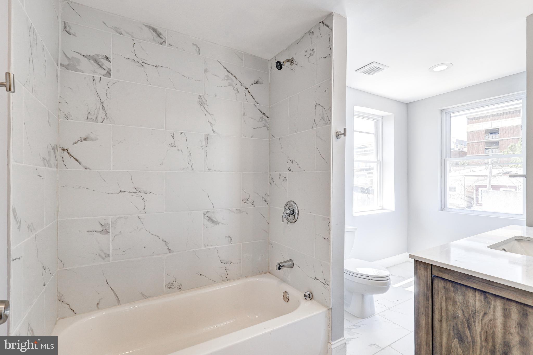 2107 E MADISON STREET