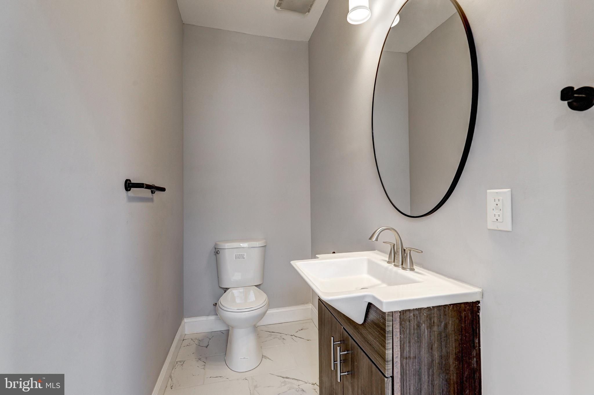 2107 E MADISON STREET