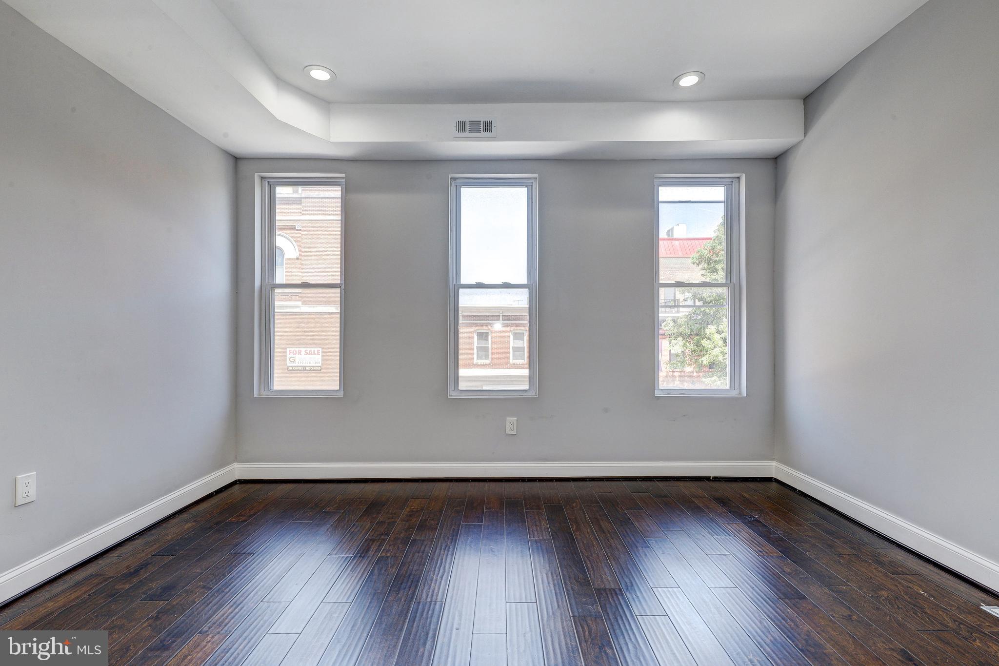 2107 E MADISON STREET