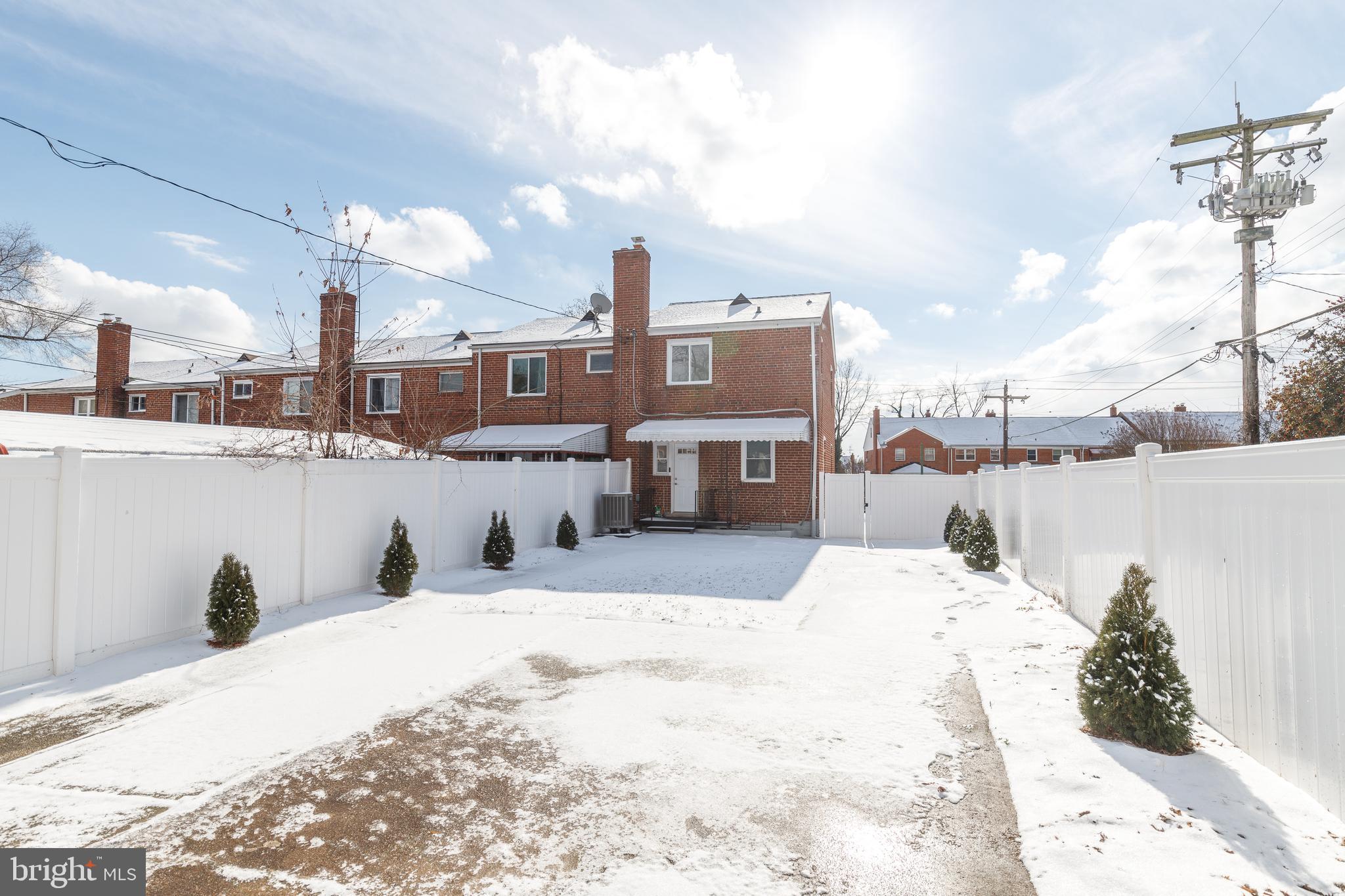 1700 WOODBOURNE AVENUE