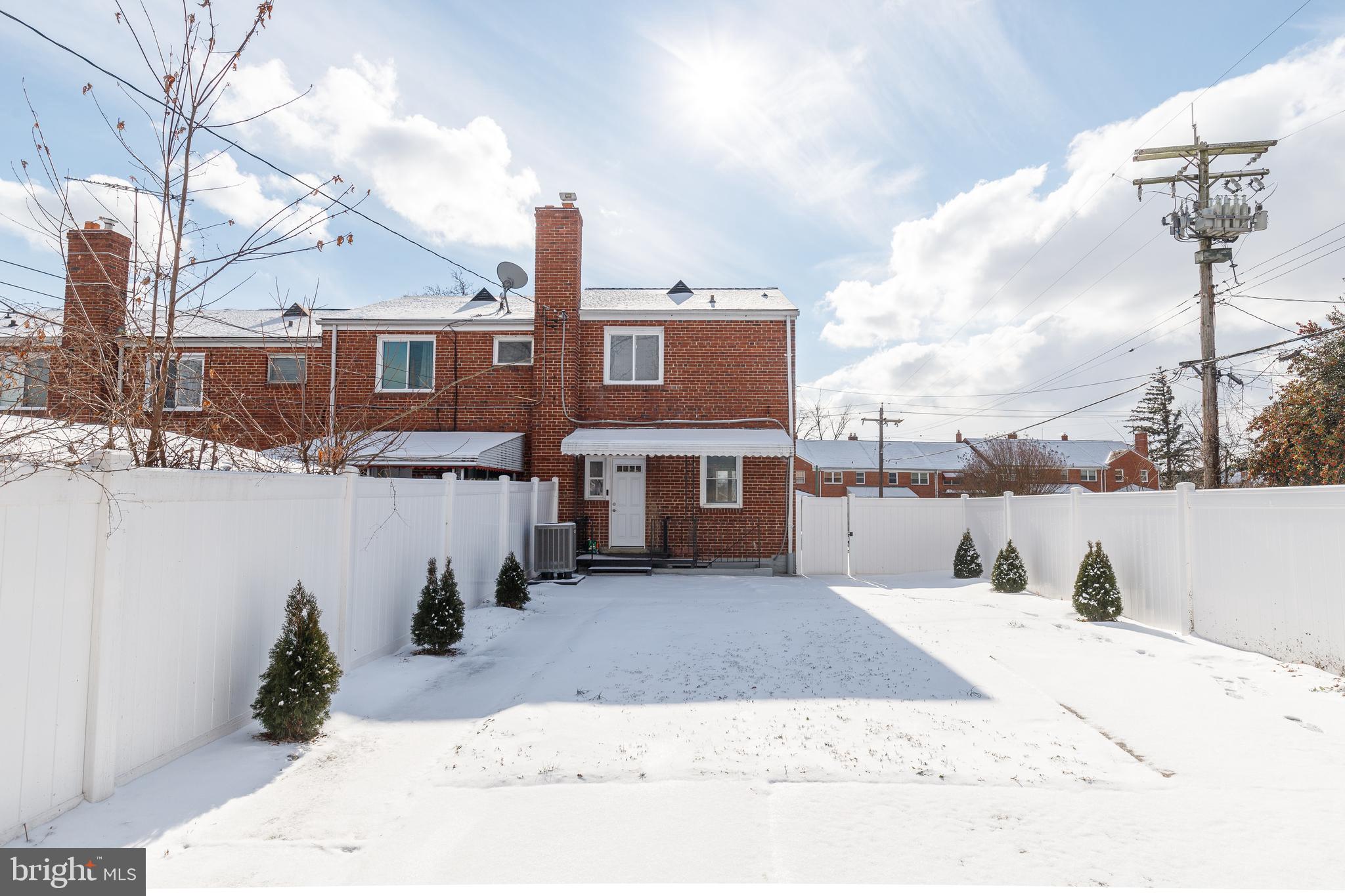 1700 WOODBOURNE AVENUE