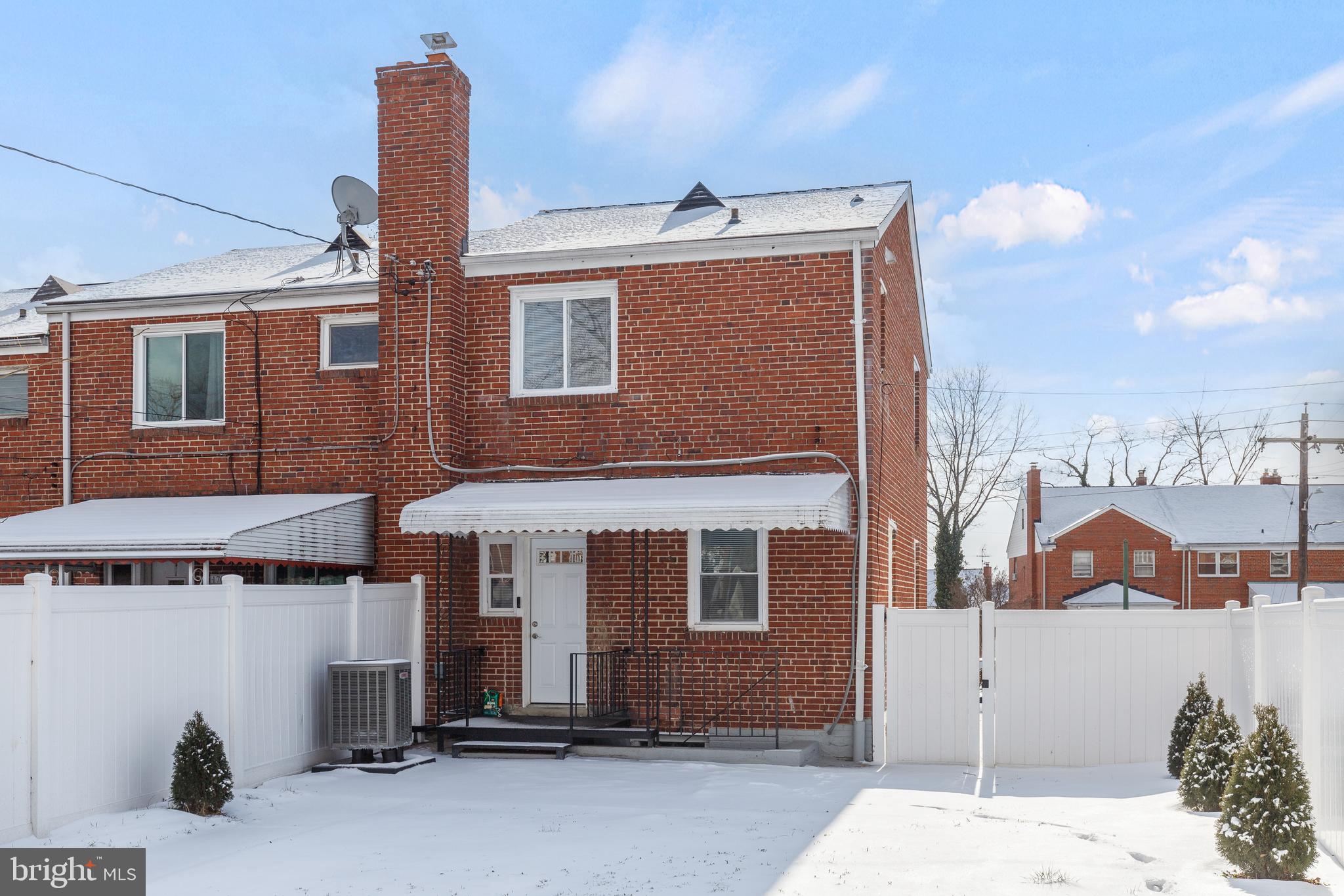 1700 WOODBOURNE AVENUE