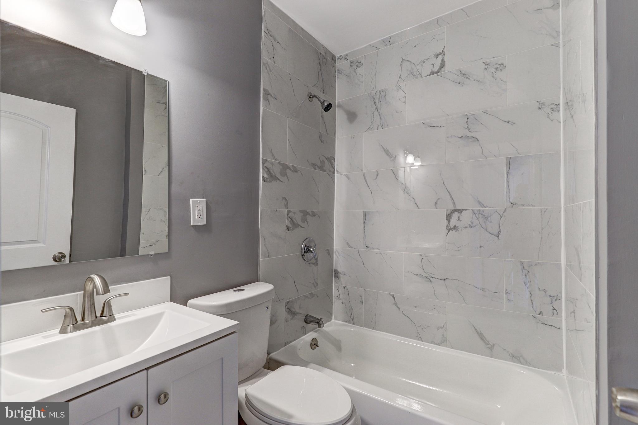 445 N ELLWOOD AVENUE