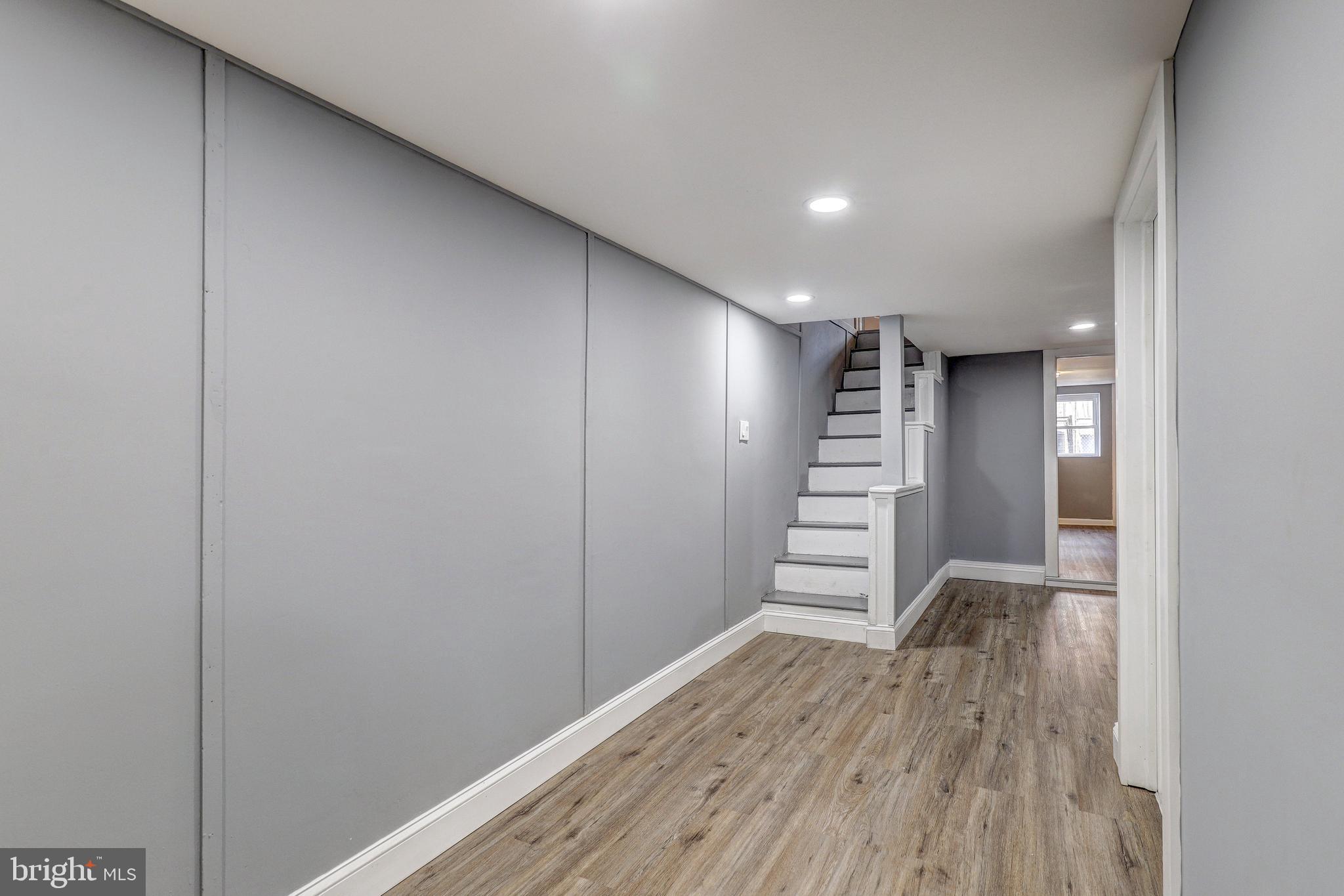 445 N ELLWOOD AVENUE