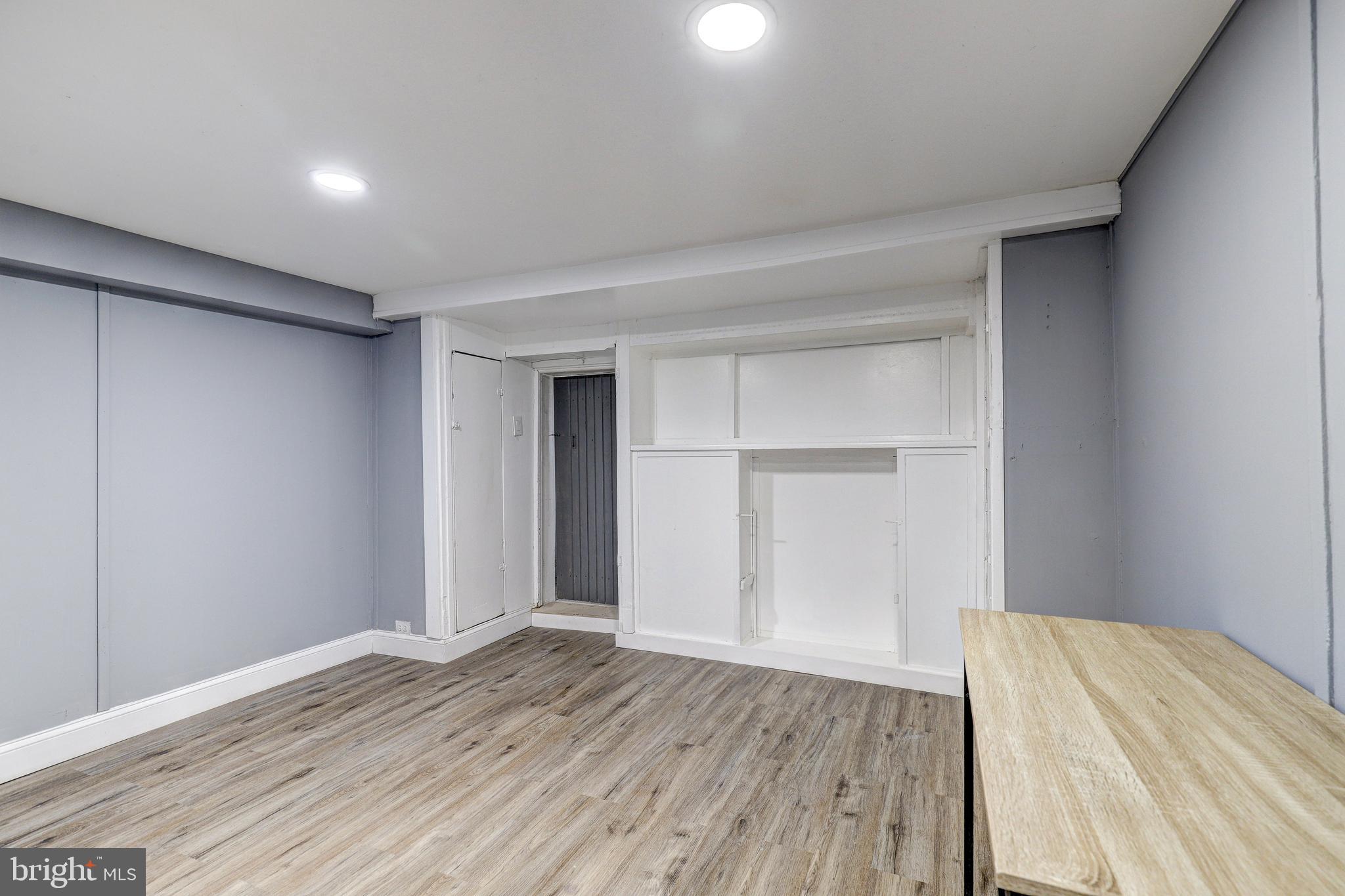 445 N ELLWOOD AVENUE