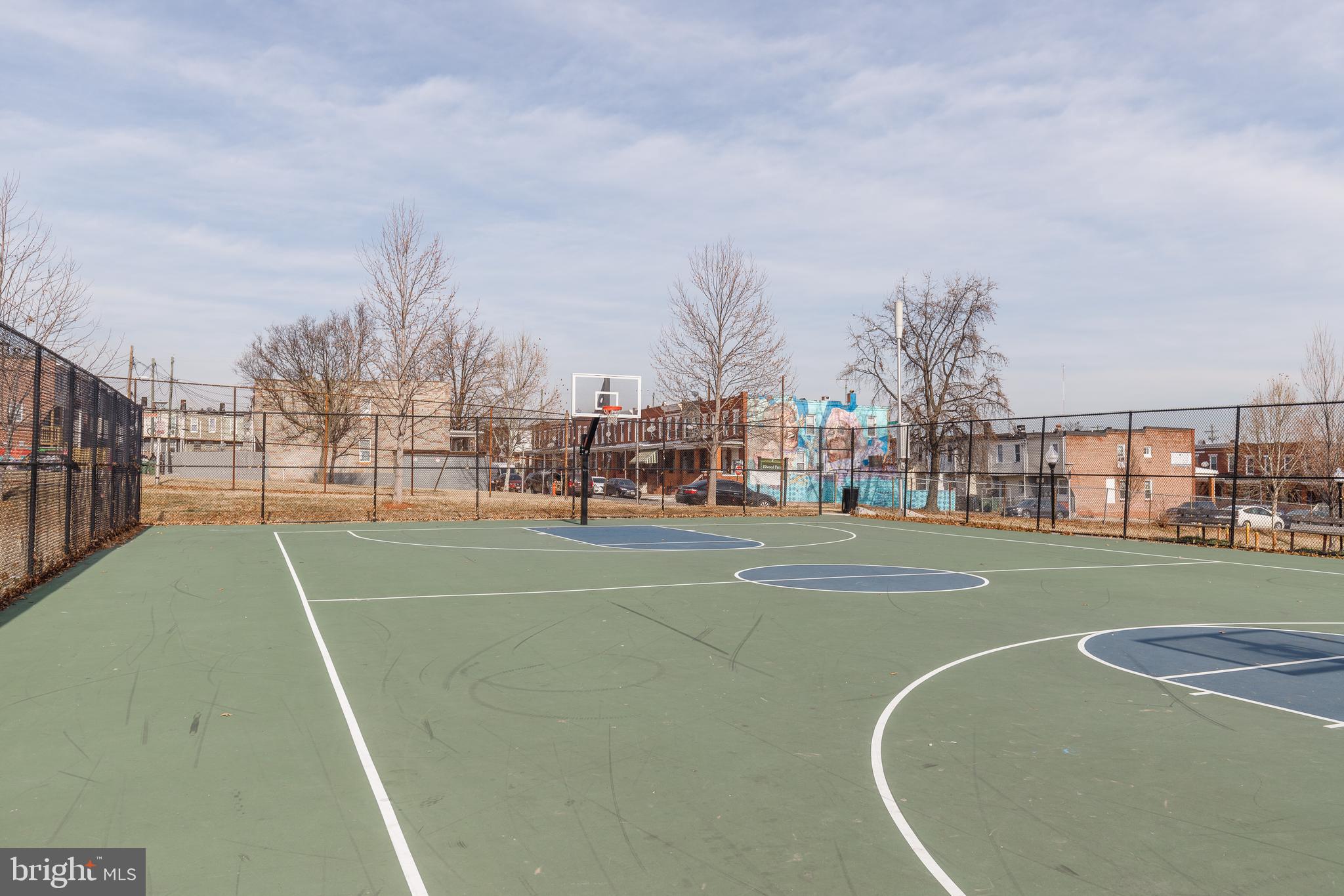 445 N ELLWOOD AVENUE