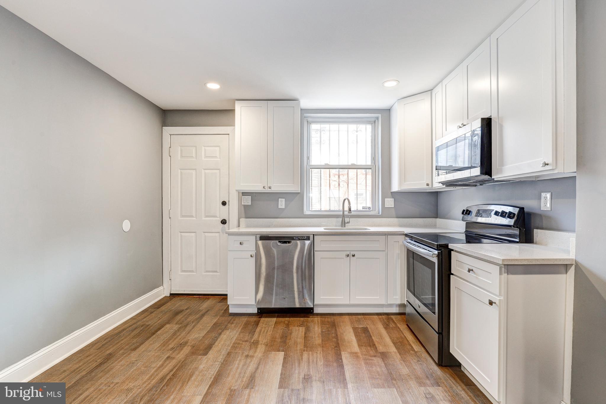 445 N ELLWOOD AVENUE