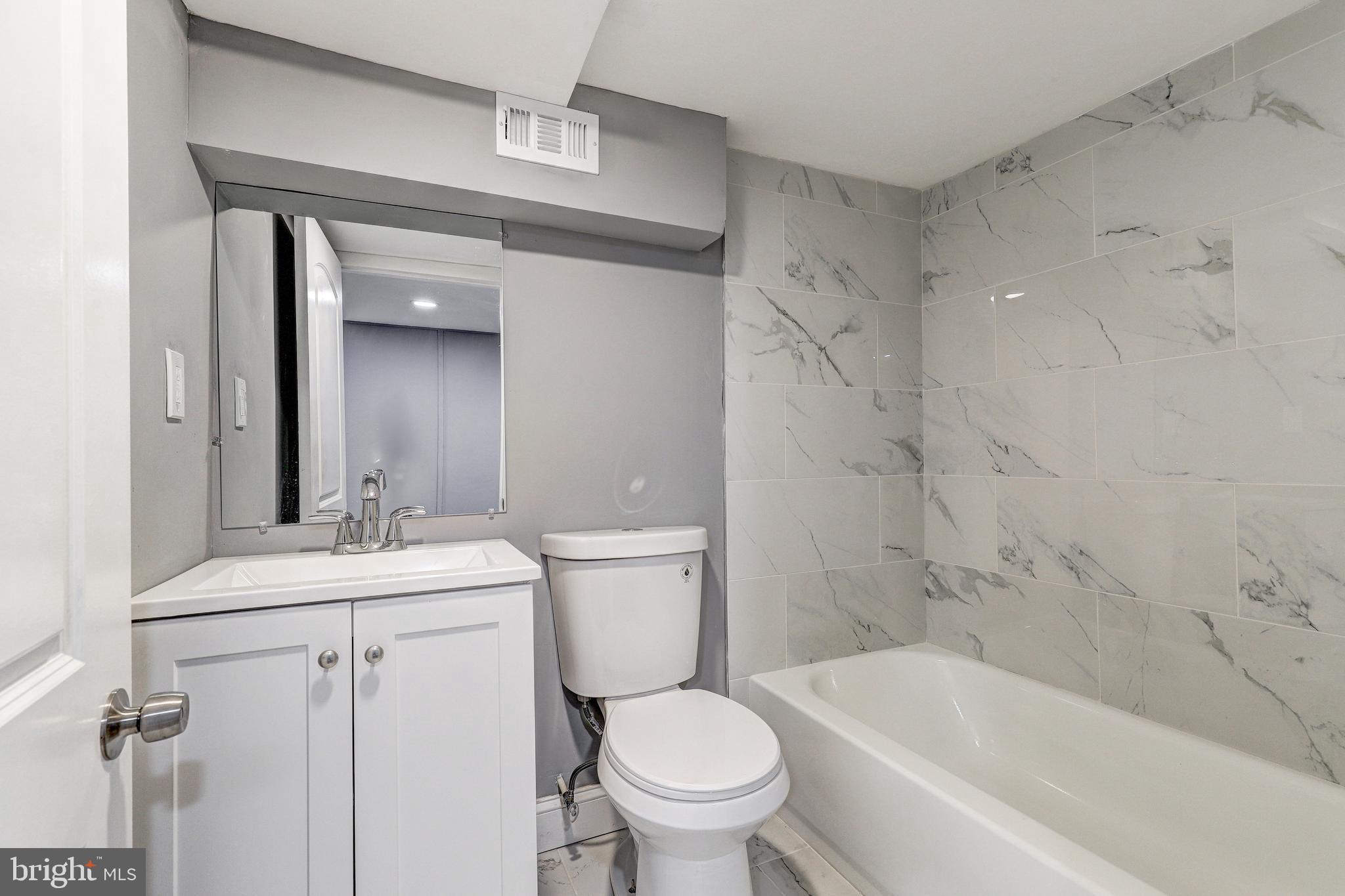 445 N ELLWOOD AVENUE