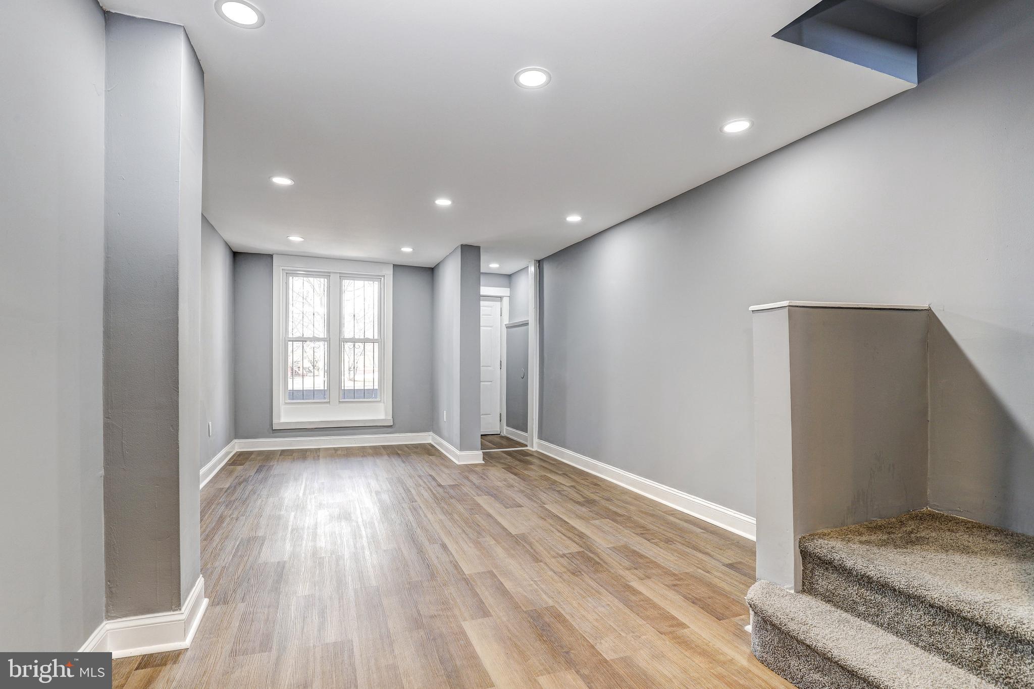 445 N ELLWOOD AVENUE