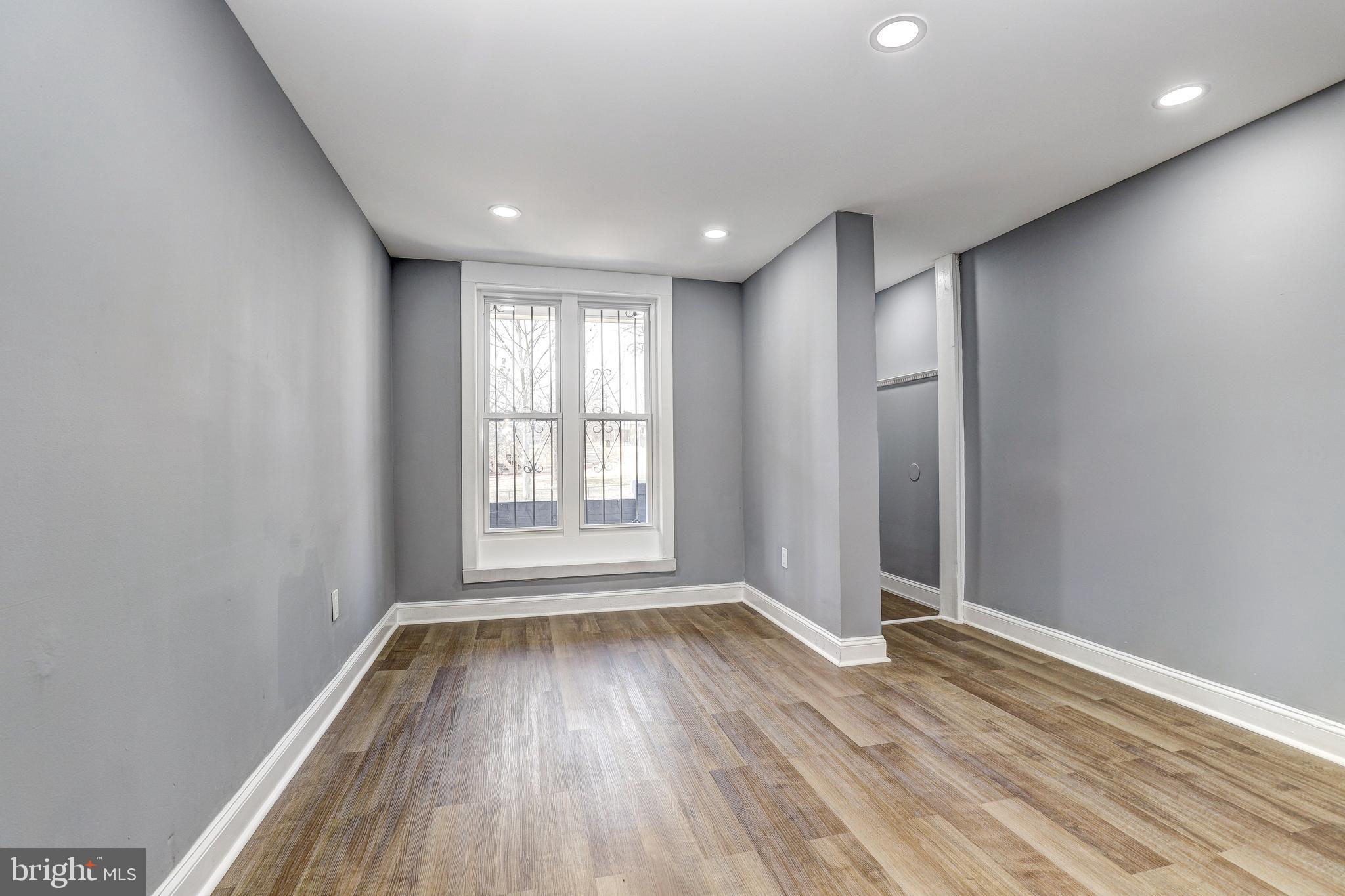 445 N ELLWOOD AVENUE