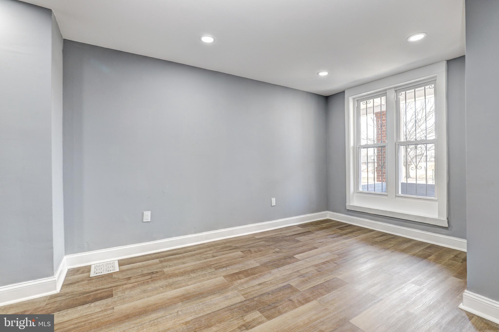 445 N ELLWOOD AVENUE