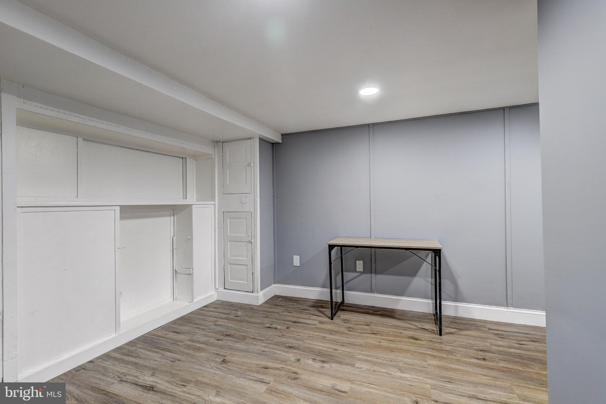 445 N ELLWOOD AVENUE