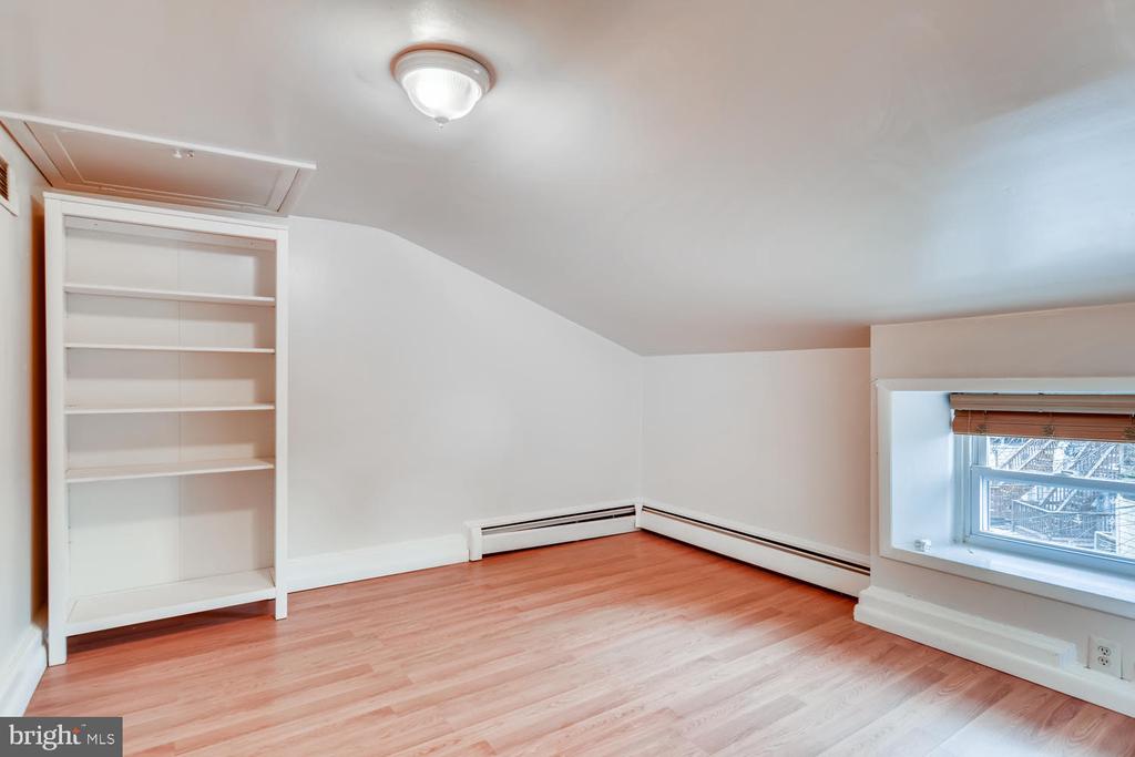 2217 FLEET STREET