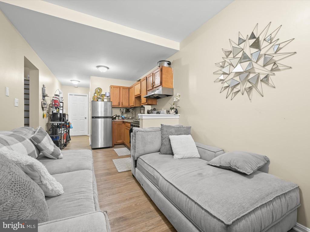 925 BENNETT PLACE
