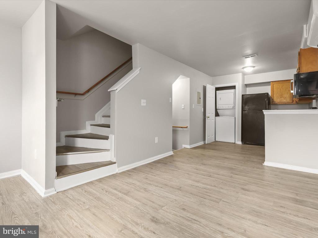 925 BENNETT PLACE