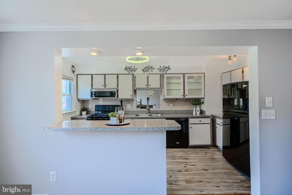 4918 LINDSAY ROAD