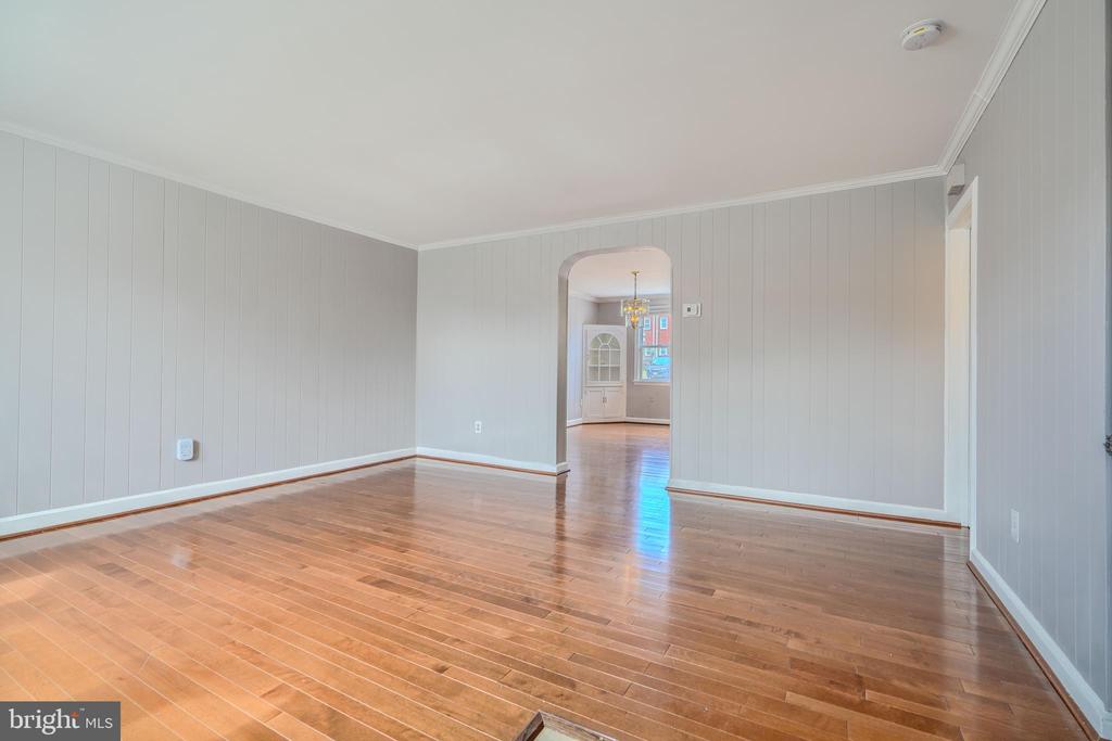 4918 LINDSAY ROAD