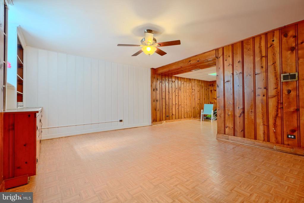 4918 LINDSAY ROAD