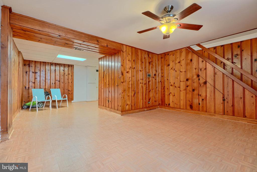 4918 LINDSAY ROAD