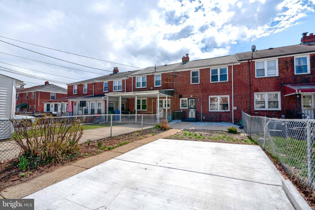 4918 LINDSAY ROAD
