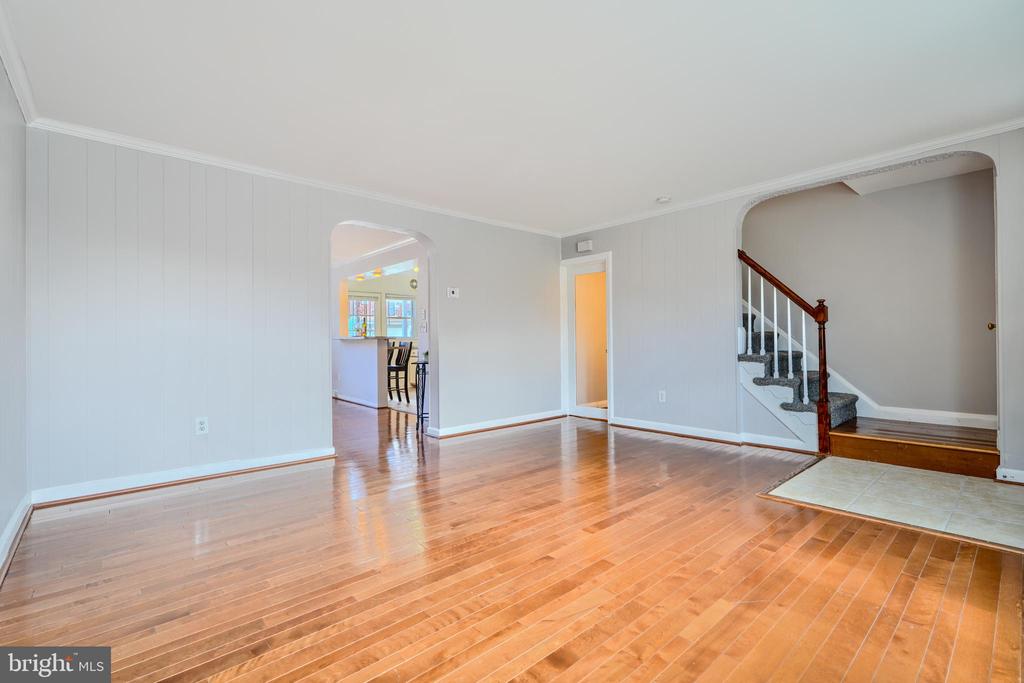 4918 LINDSAY ROAD