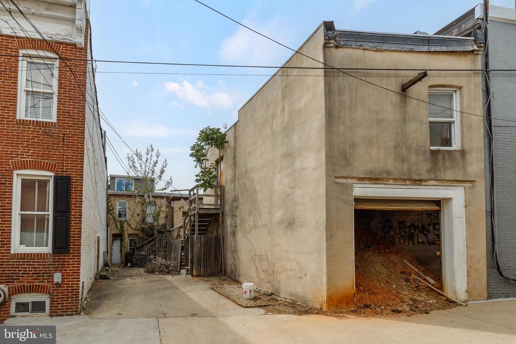 1729 LIGHT STREET