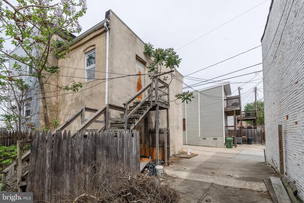 1731 LIGHT STREET