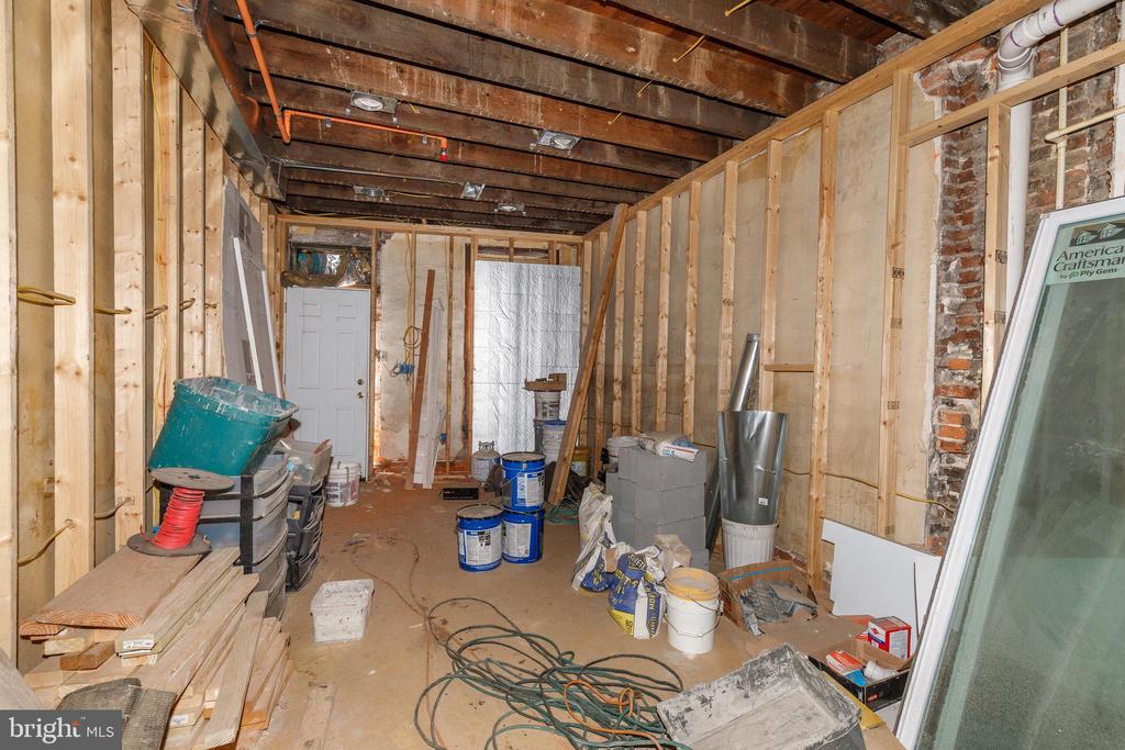 1731 LIGHT STREET