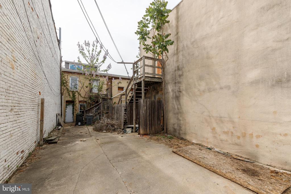 1731 LIGHT STREET