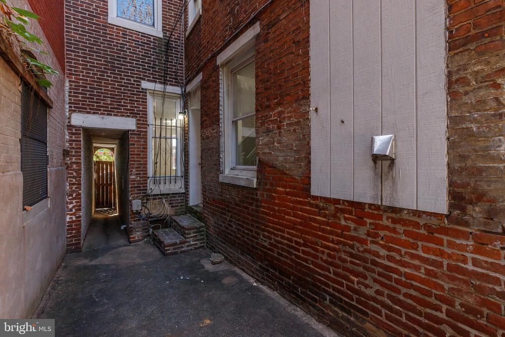 110 W HAMBURG STREET