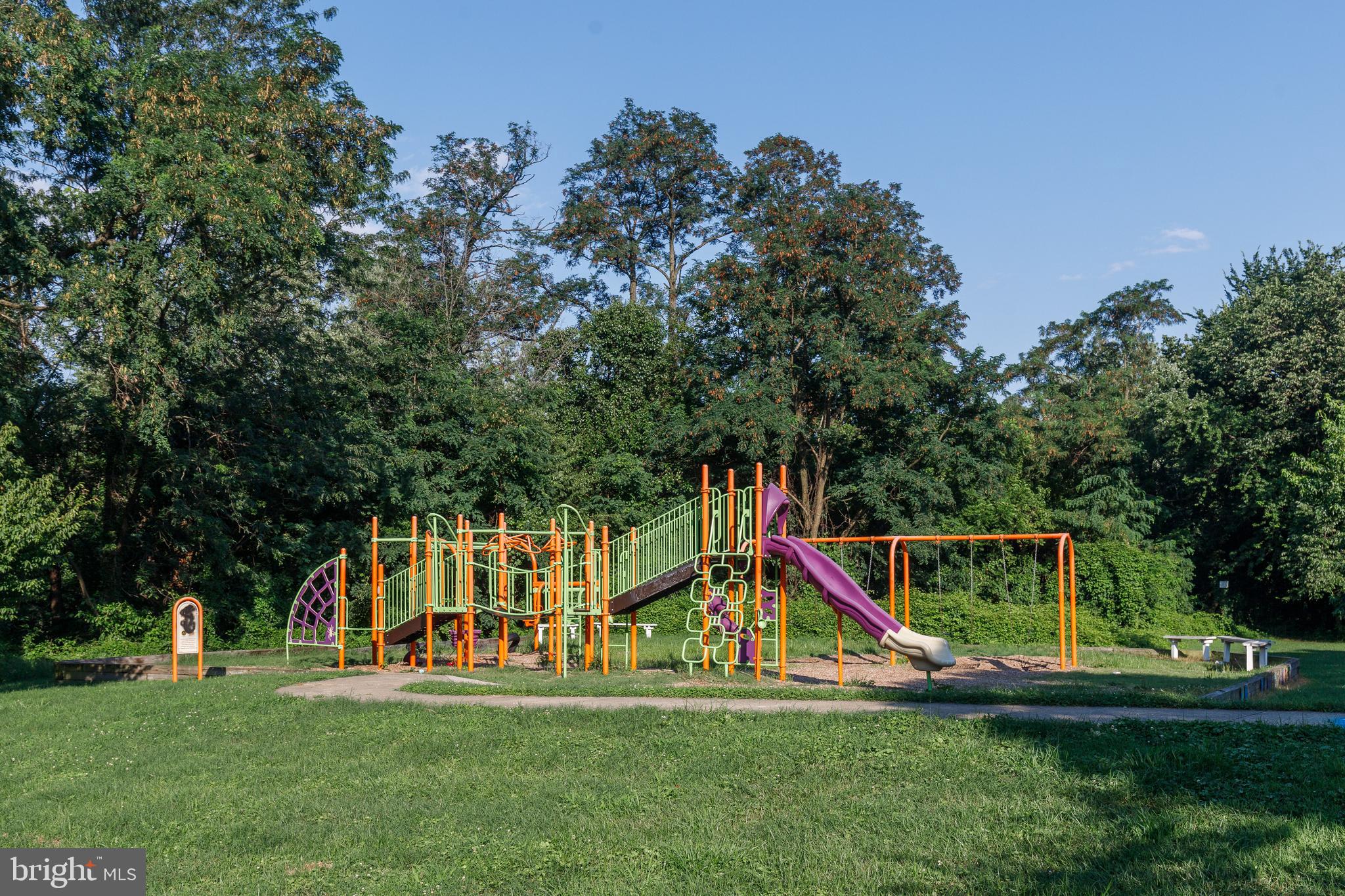 4317 SHAMROCK AVENUE